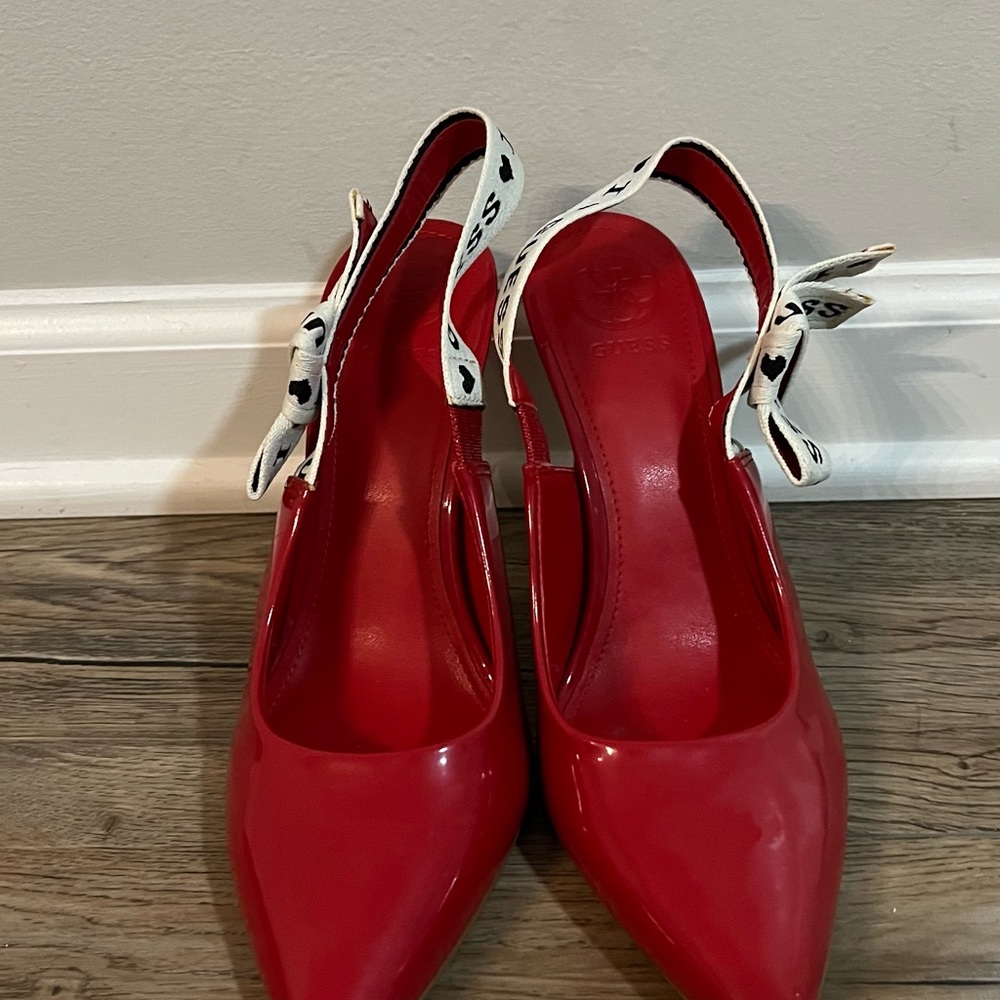 Guess red heels 👠